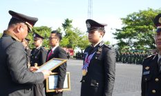 HUT Bhayangkara ke-80, Kapolda Sulbar Beri Penghargaan untuk Personel Berprestasi dan Warga Teladan