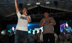 Charly Van Houten Meriahkan HUT Bhayangkara ke-80, Stadion Manakarra Dipadati Ribuan Warga