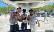 SAMKEL Polda Sulbar Permudah Urusan STNK dan Pajak, Warga Kampung Nelayan Antusias