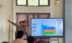 Polantas Karib Polda Sulbar Sapa Pelajar di SMAN 2 Mamuju: Pengenalan E‑Teguran dan Berbagi Helm Gratis