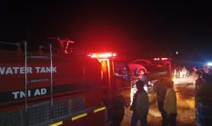 Damkar Kodim 1402/Polman Diterjunkan Bantu Padamkan Kebakaran di Kenje, 2 Rumah Terdampak