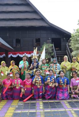 Rawana Mandar Menggema di TMII, Sulbar Angkat Tradisi Metindor ke Panggung Nusantara