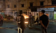 Mobil Datsun Go Terbakar di Jalan Gatot Subroto Mamuju, URC Polresta Mamuju Bergerak Cepat