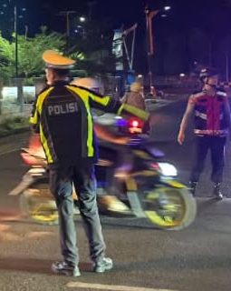 Hadir di Tengah Masyarakat, Polresta Mamuju Siagakan Personel di Setiap Persimpangan Kota
