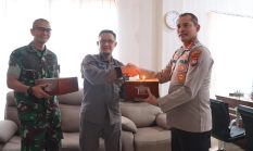 Sinergitas Tiga Pilar! Kapolresta dan Dandim 1418 Mamuju Beri Kejutan Kajari di HUT Kejaksaan RI ke-81