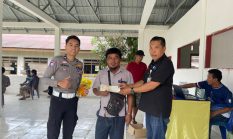Samling Polantas Polda Sulbar Hadir di Tommo Mudahkan Urusan Administrasi dan Berbagi Minyak Goreng untuk Warga Taat Pajak