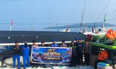 Kapolda Sulbar Salurkan 30 Ton Air Bersih untuk Warga Pulau Ambo dan Papotongan