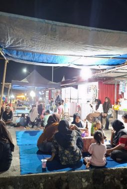 Sandeq Silumba 2026 Bawa Berkah, Dagangan UMKM Pantai Somba Ludes Diserbu Penonton