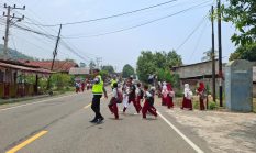 Polantas Polda Sulbar Hadir Jaga Langkah Pulang Para Pelajar