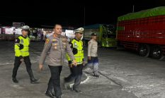 Kapolresta Mamuju Turun Tangan, Antrean BBM SPBU Simbuang Dialihkan Ke jalan Soekarno Hatta