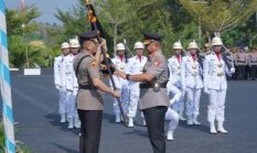 Estafet Kepemimpinan Polda Sulbar, Pataka Siamasei Resmi Diserahkan kepada Irjen Pol Totok Suharyanto