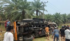 Sigap Tangani Kecelakaan Truk Pengangkut Minyak Kita, Ditlantas Polda Sulbar Imbau Pengemudi Utamakan Keselamatan
