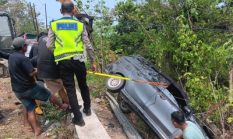 Detik-Detik Avanza Veloz Terjun ke Lereng di Tadui Mamuju, Polantas Polda Sulbar Bergerak Cepat