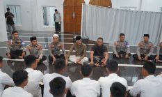 Jangan Gadaikan Masa Depan demi Keinginan Sesaat! Lewat Subuh Keliling, Kabidpropam dan Kabidkum Polda Sulbar Ingatkan Bintara Remaja Bahaya Judol dan Pinjol