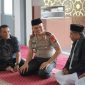 Foto: Kapolda Sulawesi Barat (Sulbar) Irjen Pol Totok Suharyanto turun langsung menyapa masyarakat melalui program Jumat Keliling (Jumling) di Masjid Al-Ikhlas, Desa Bambu, Kecamatan Mamuju, Kabupaten Mamuju, Jumat (23/10/2026).