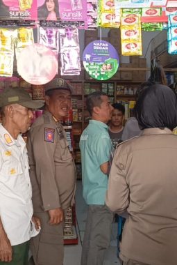 Satpol PP Sulbar Sisir 16 Toko di Mamuju, Peredaran Rokok Ilegal Diawasi Ketat