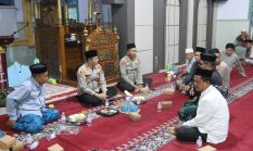 Program Polisi Bersama Masyarakat, Kapolresta Mamuju Salat Subuh di Masjid Babul Jannah Serap Aspirasi Masyarakat