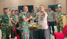 Kejutan Penuh Keakraban, Kapolresta Mamuju Berikan Surprise HUT TNI ke-81 di Kodim 1418/Mamuju